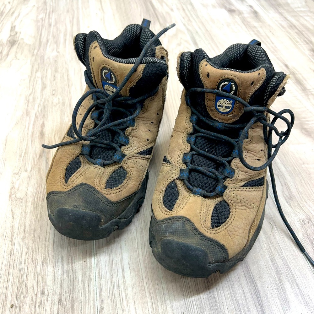 Woman’s Timberland hiking boots- 7